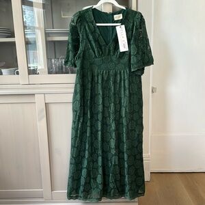 NWT Bella Ella Boutique She’s So Gorgeous Midi dress. Dark green. Size L